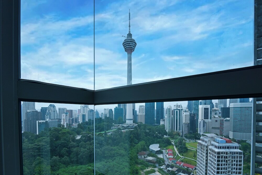 One Bedroom Suite - Twin Tower with Pool View
