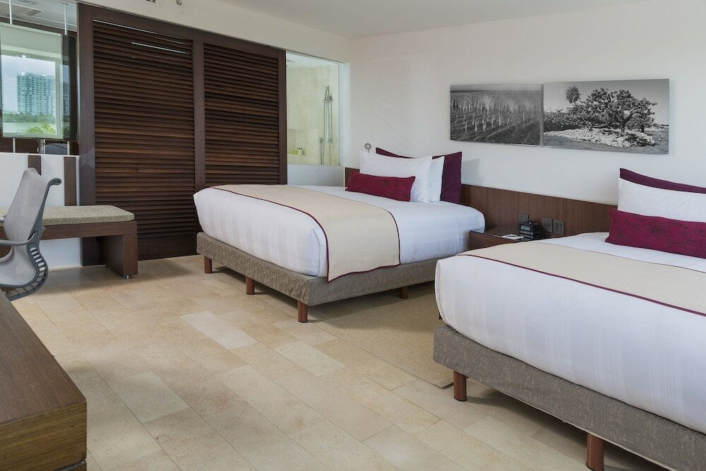 Room, 2 Queen Beds, Club Lounge Access, Lagoon View