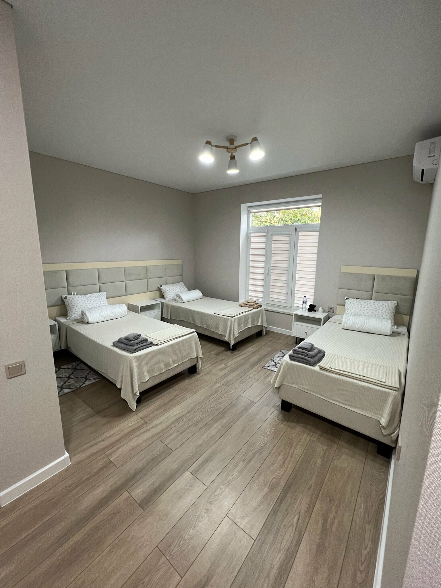 Трехместный номер «Комфорт» с душем