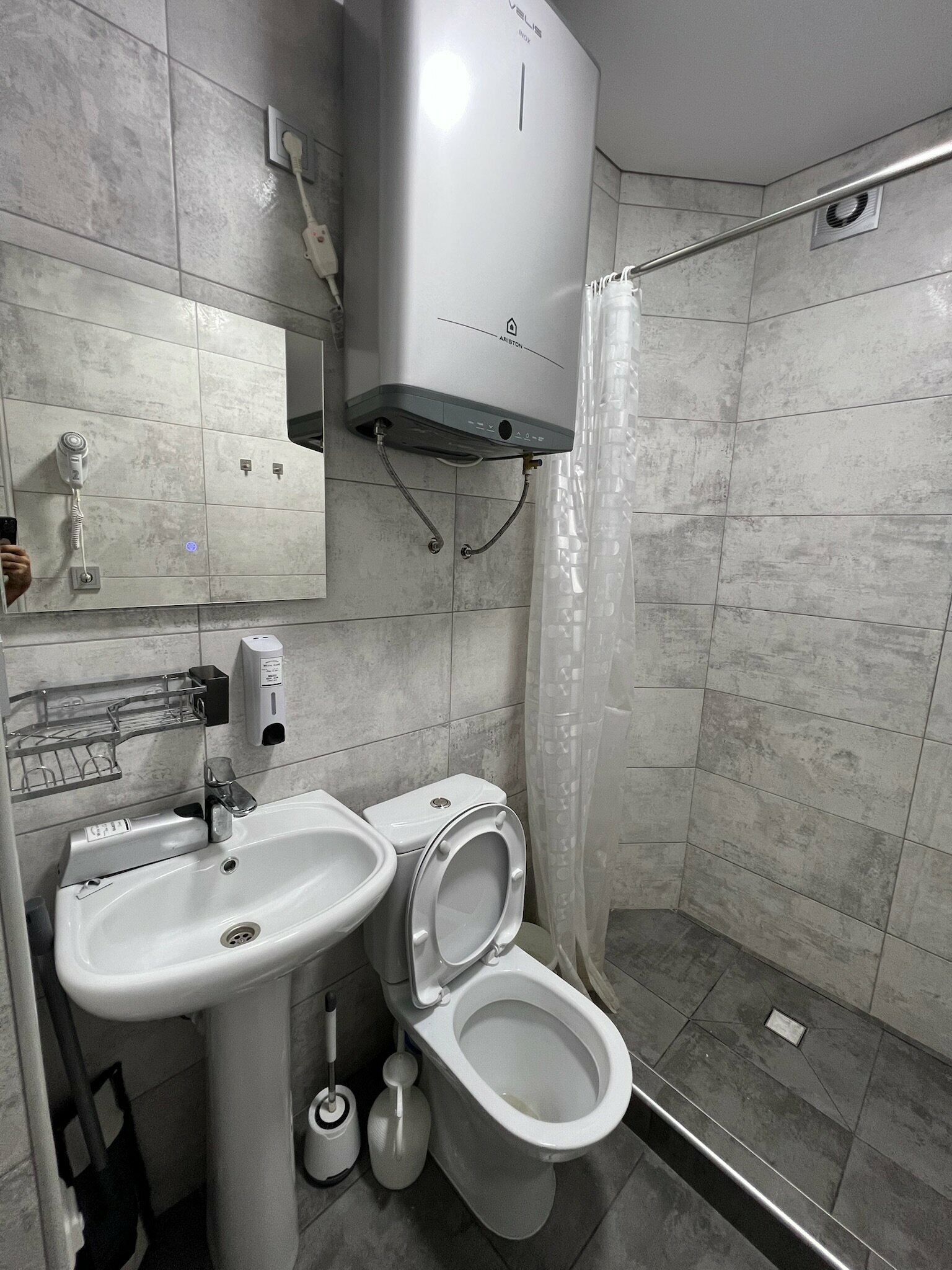 Трехместный номер «Комфорт» с душем