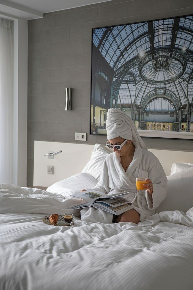 Deluxe Room, 1 King Bed, Balcony (Eiffel Tower View)