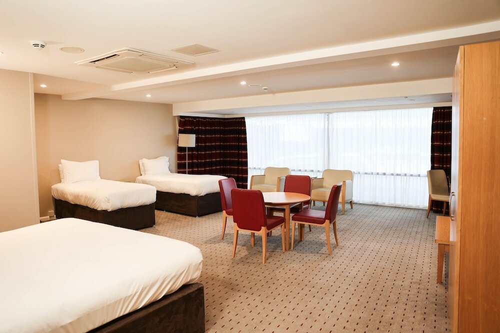 Family Room, 1 King Bed (Daytime Pitch View)