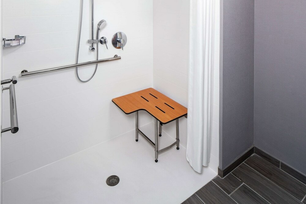 Suite, Accessible, Non Smoking (Roll-in shower)