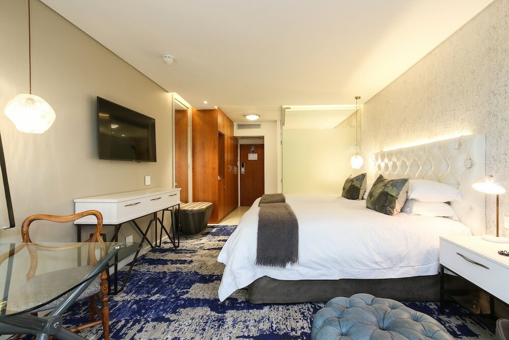 Standard Room, 1 King Bed, Courtyard View, Courtyard Area (Courtyard Room)