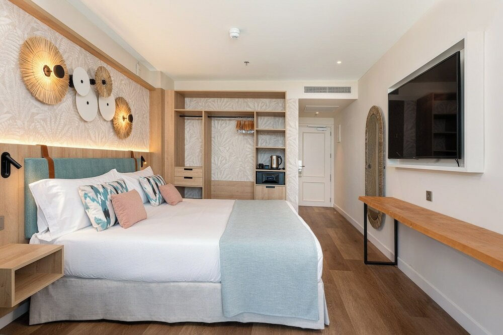 Double Room, Sea View (2 adults and 1child)