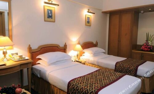 Executive Club Room Non smoking в Fariyas Hotel