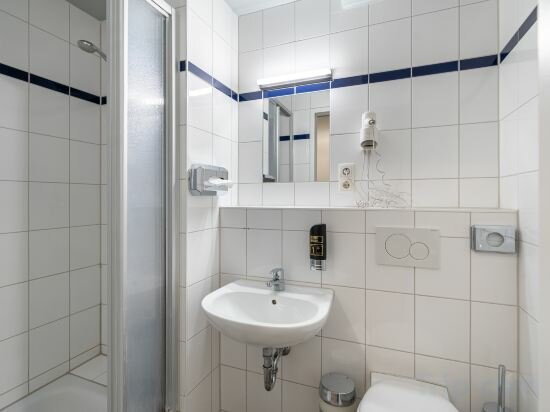 Twin Room For Single Use