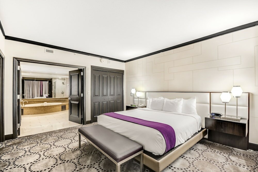 Bayview Tower Suite, 1 King Bed, Non-Smoking