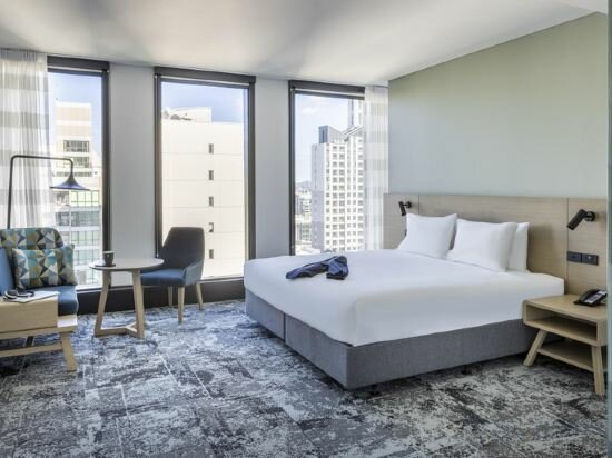Standard Room, 1 King Bed, City View (High Floor)