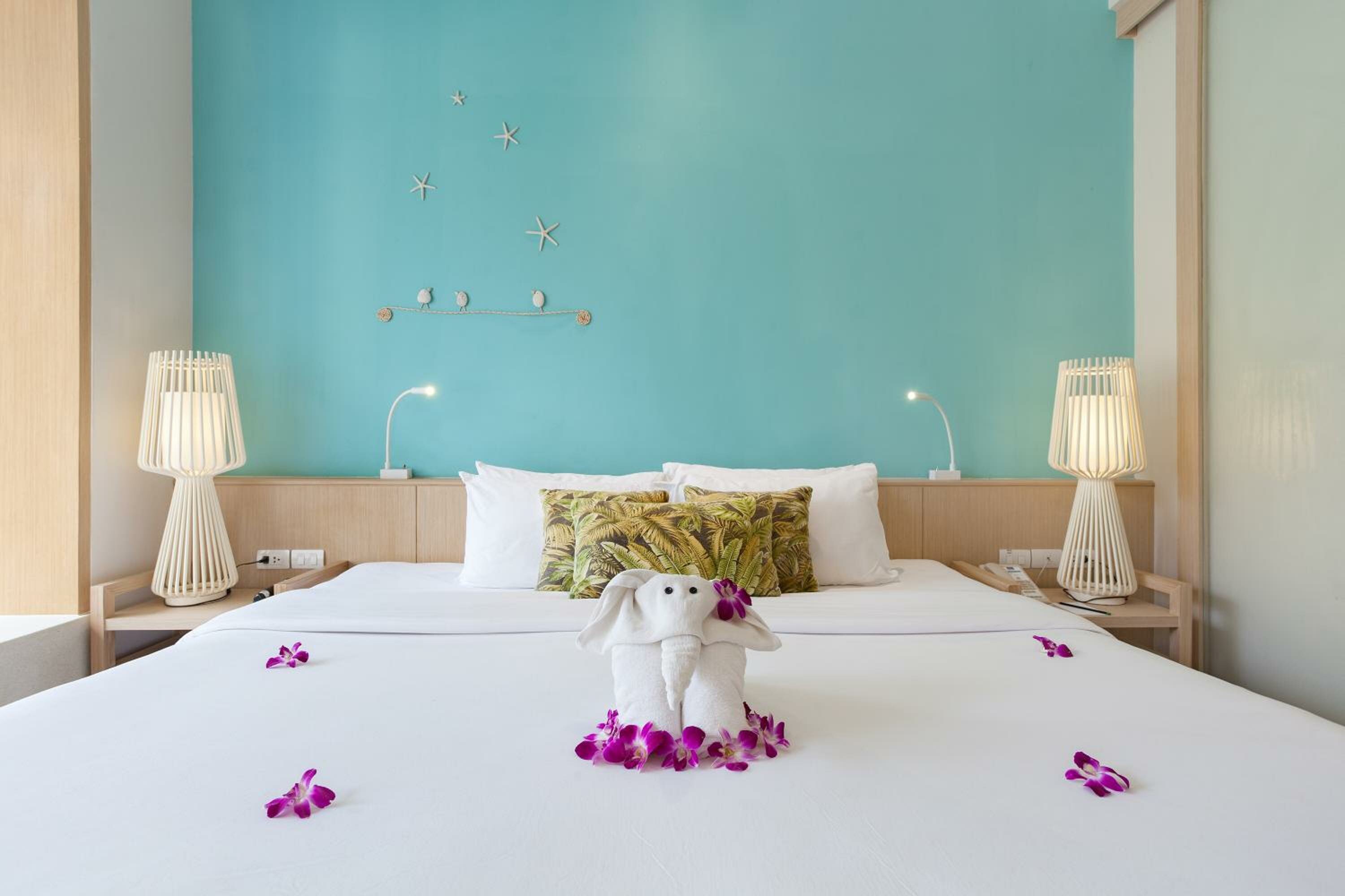 Deluxe Suite with Pool Access with Jacuzzi