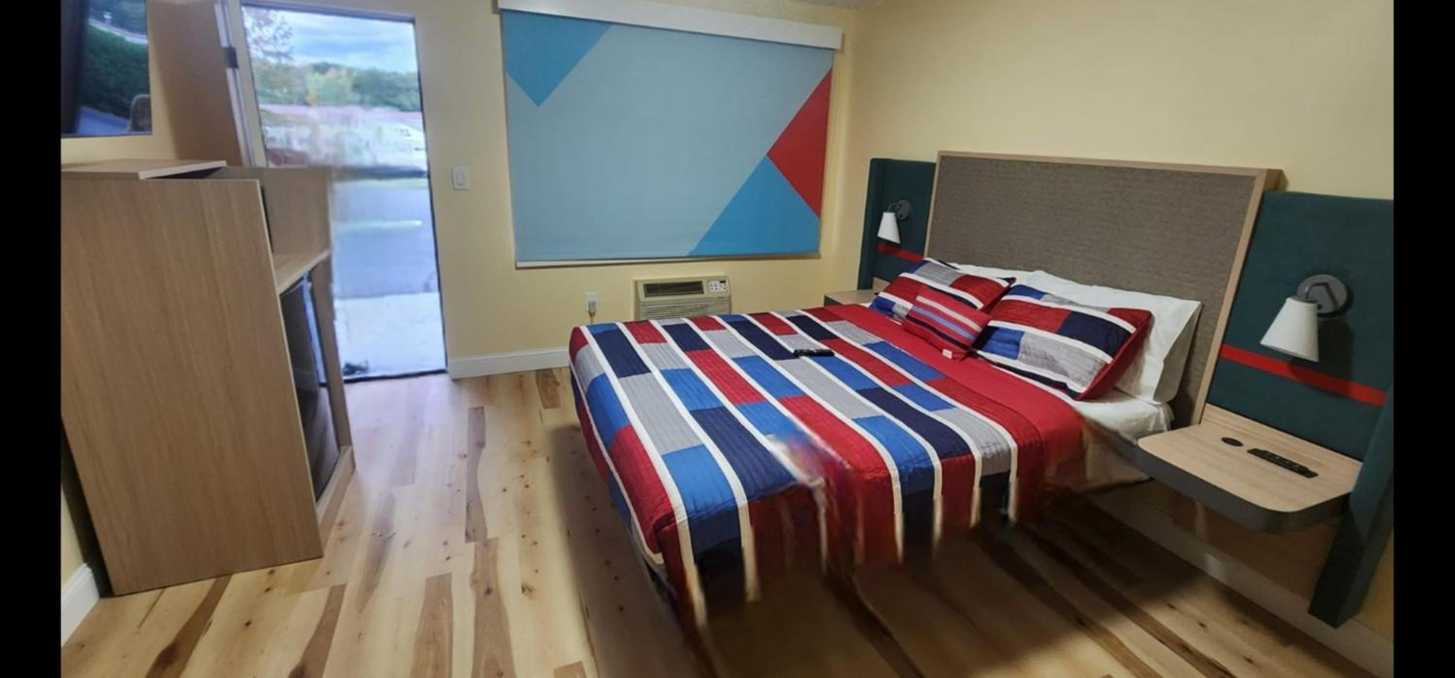 Deluxe Queen Room - Non-Smoking