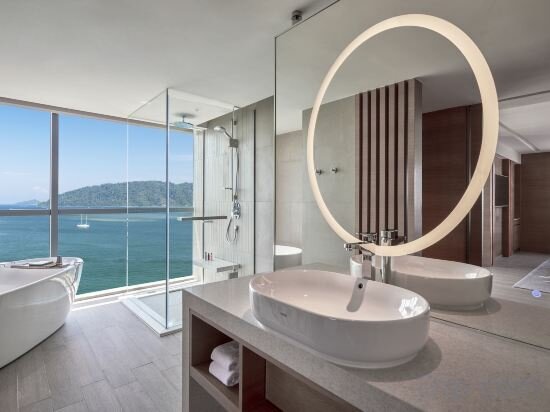 Executive Premier Room, 1 King,  Sea View, Corner, M Club Lounge Access