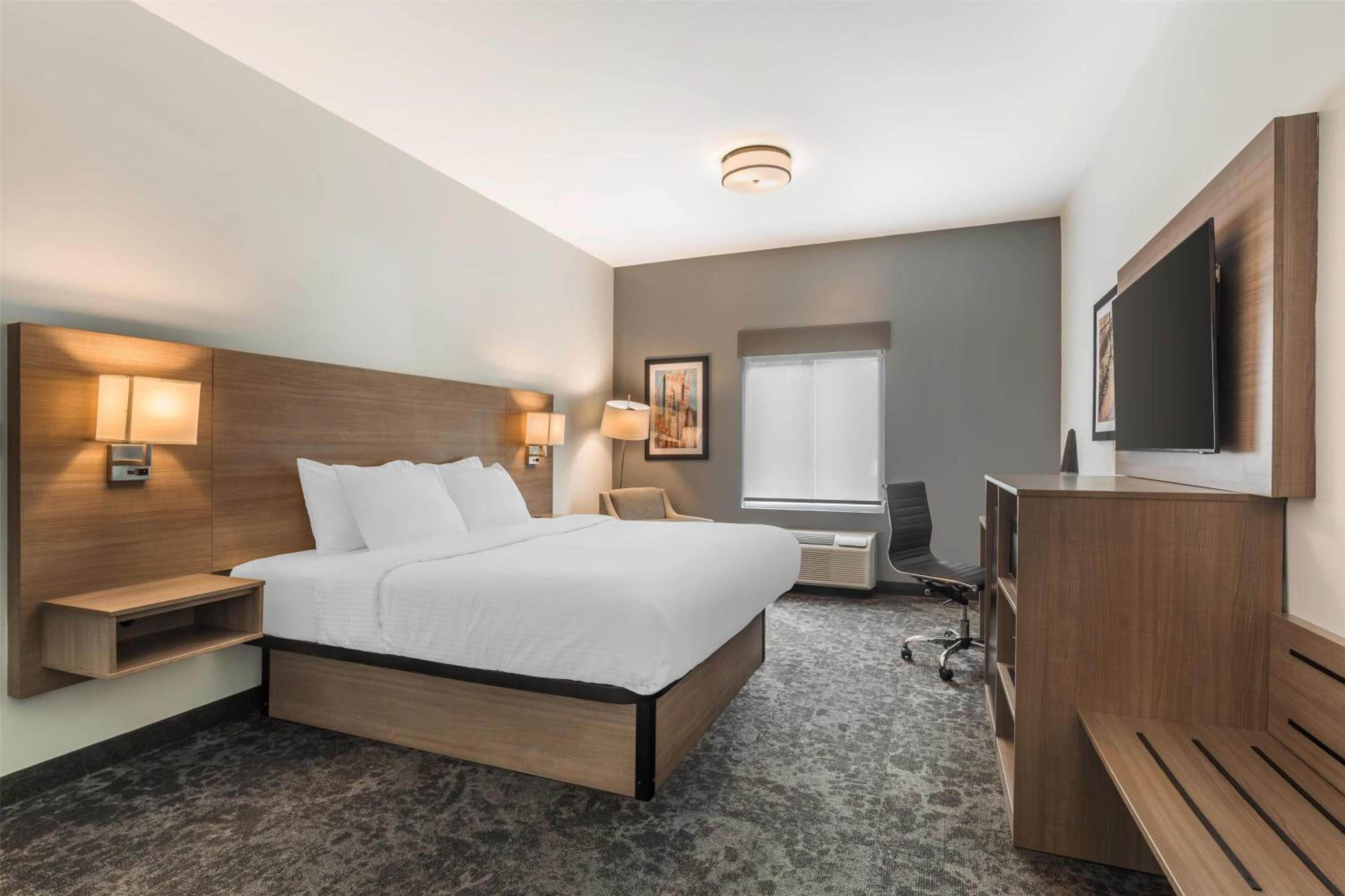 King Room with Roll-in Shower - Disability Access/Non-Smoking