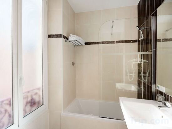 1 King Bed, Non-Smoking, Standard Room, Twin On Request, 15-20 Square Meters