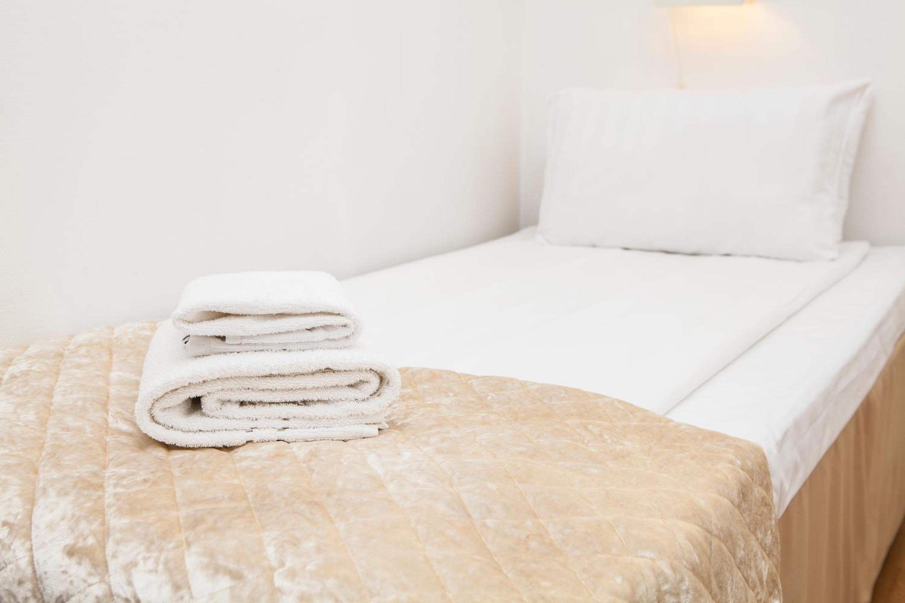 Single Room with Shared Bathroom - Annex