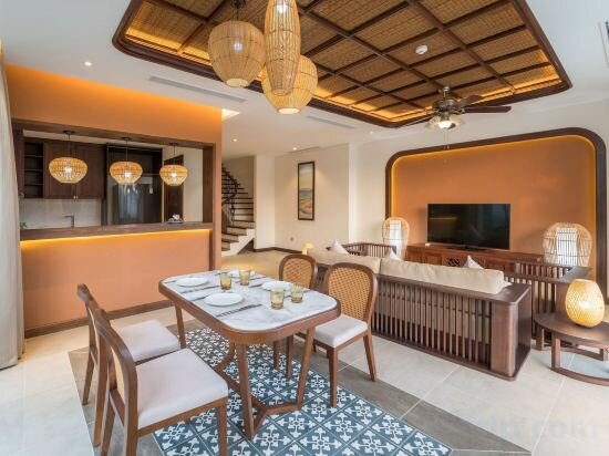 Luxury 5-Bedroom Villa