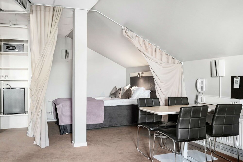 Standard Room, Multiple Beds, Non Smoking (with Sofabed)