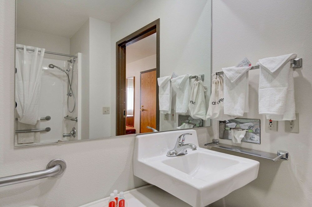 Room, 1 King Bed, Accessible, Non Smoking