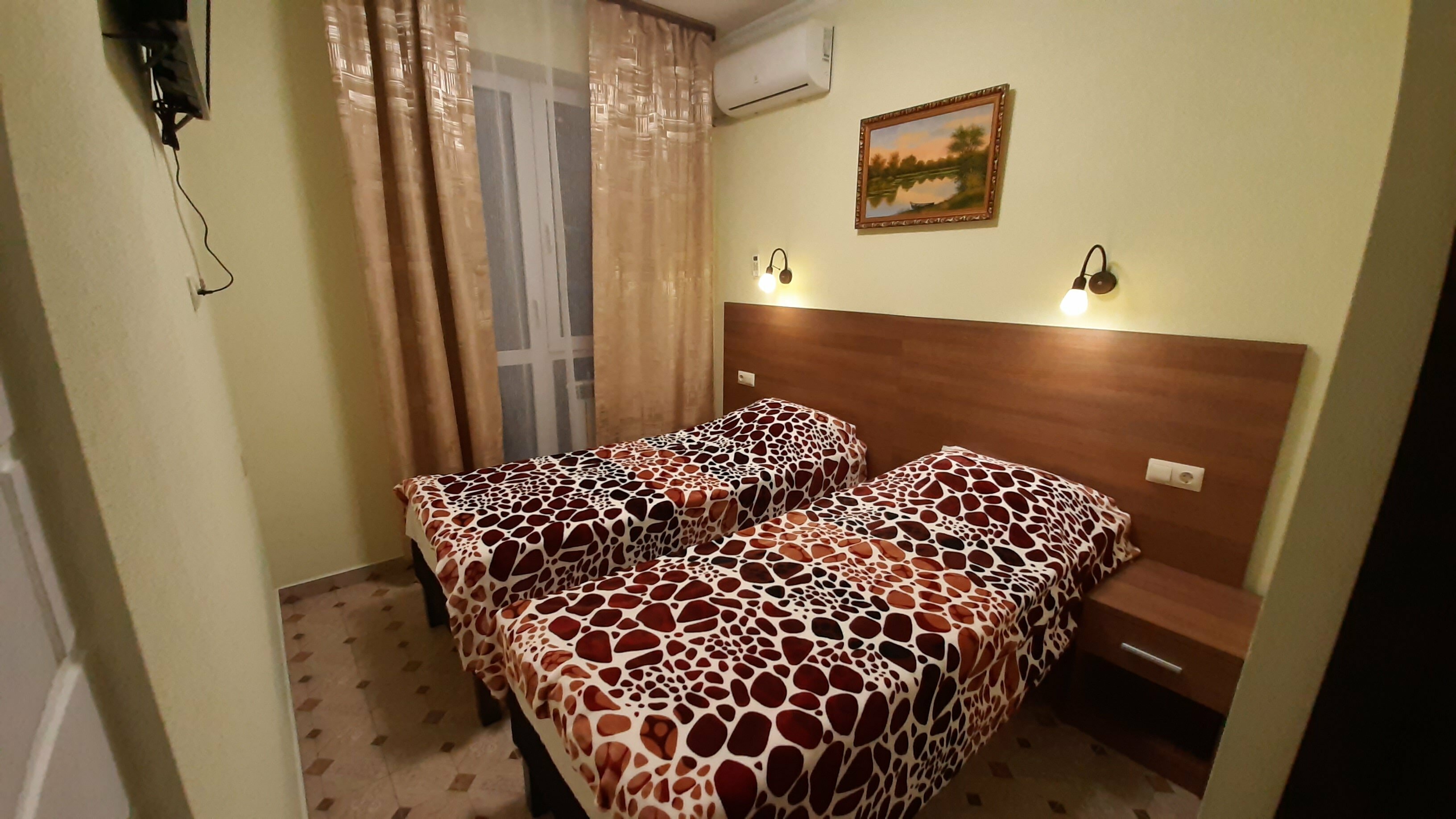 06. Двухместная комната с балконом (стандарт). 2 отдельные кровати