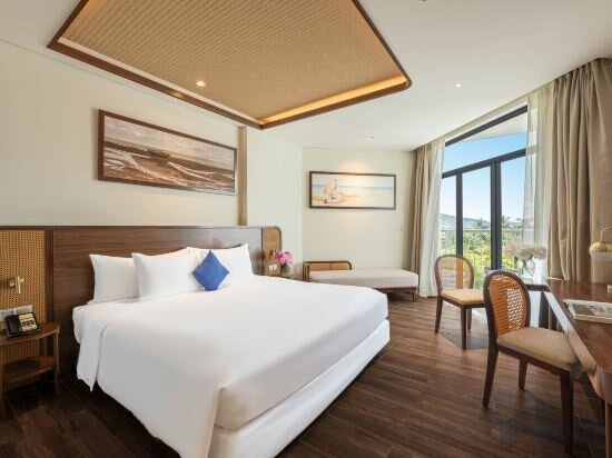 Deluxe King Garden View