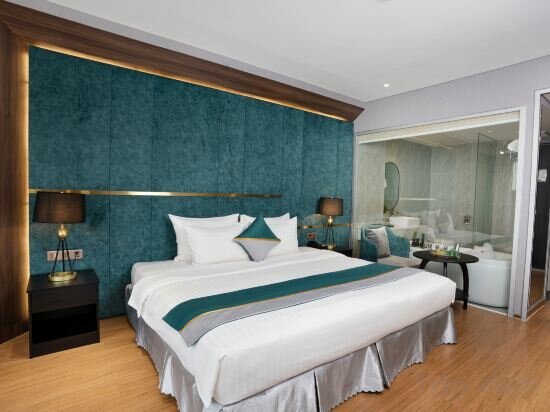 Premium Deluxe Double Partial Sea View With Balcony