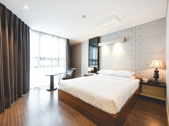 Deluxe Double (Half Ocean View) (Pets Not Allowed)