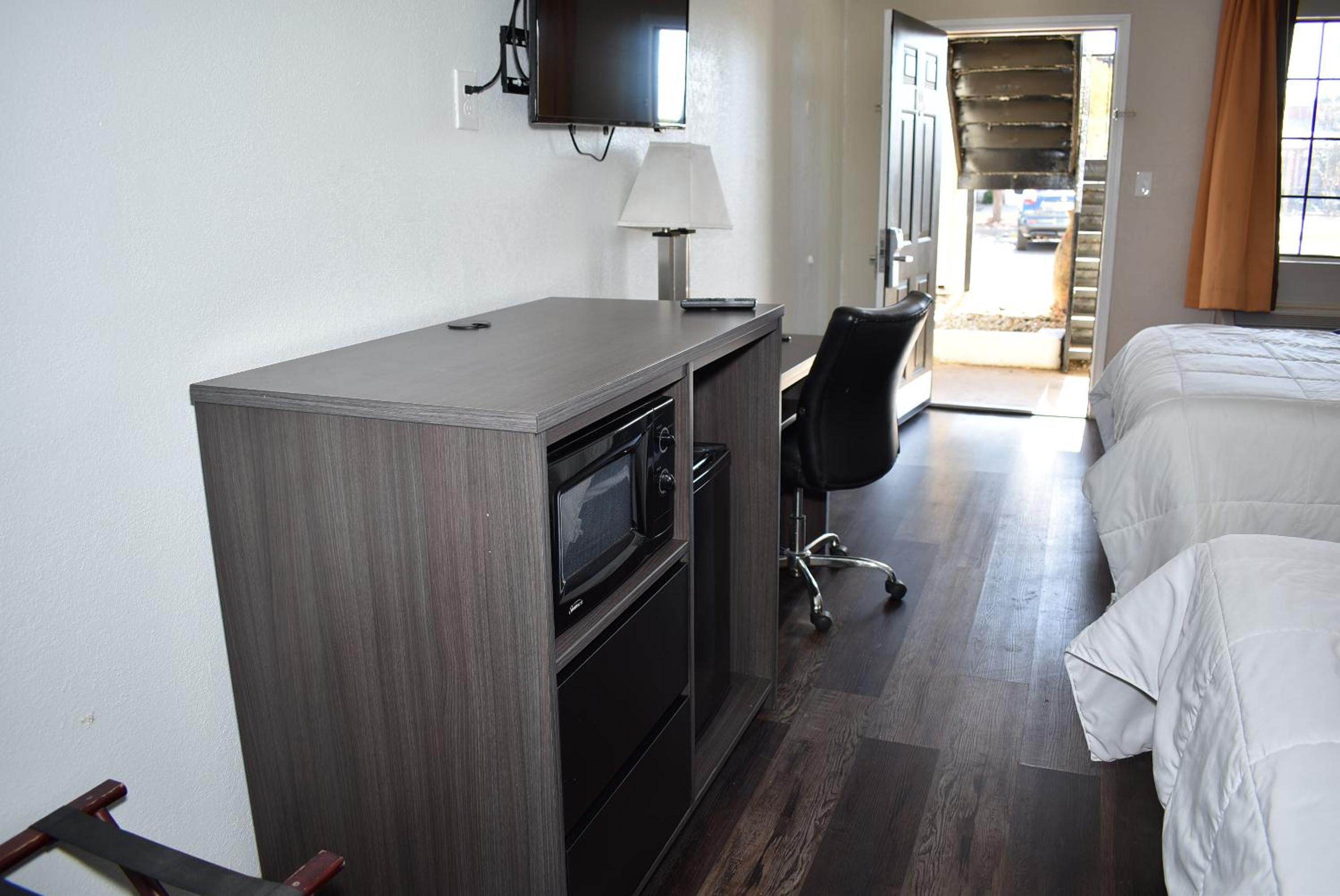 Queen Room - Non-Smoking