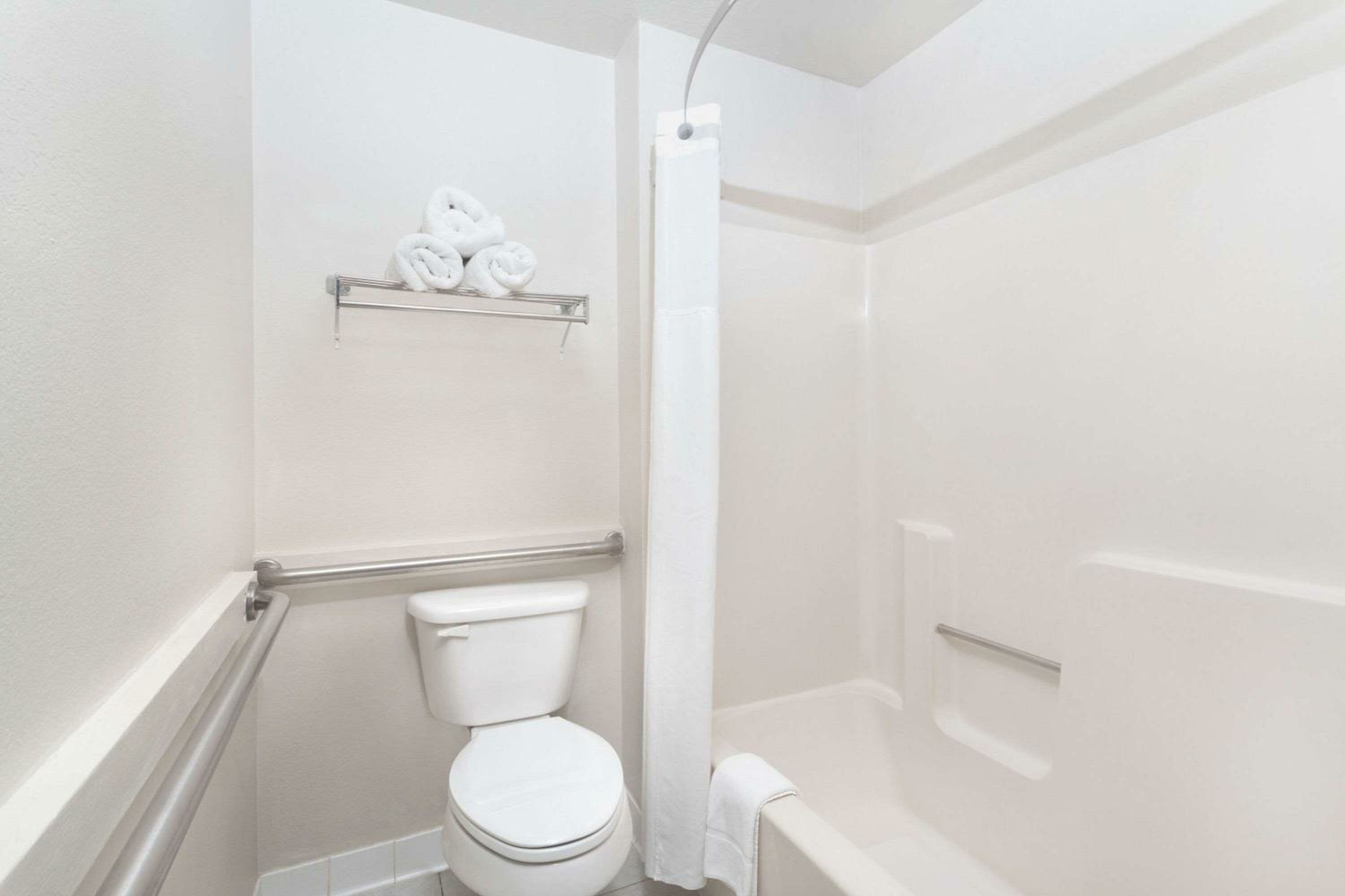 Queen Room - Non-Smoking