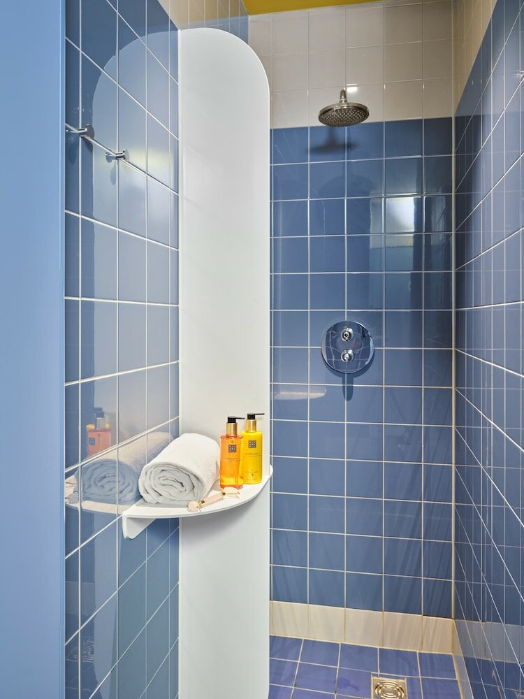 Double Room, 1 Queen Bed, Shared Bathroom