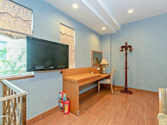 Imperial Garden Double Entry Suite