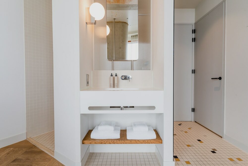 Junior Suite, 1 Twin Bed, Lake View