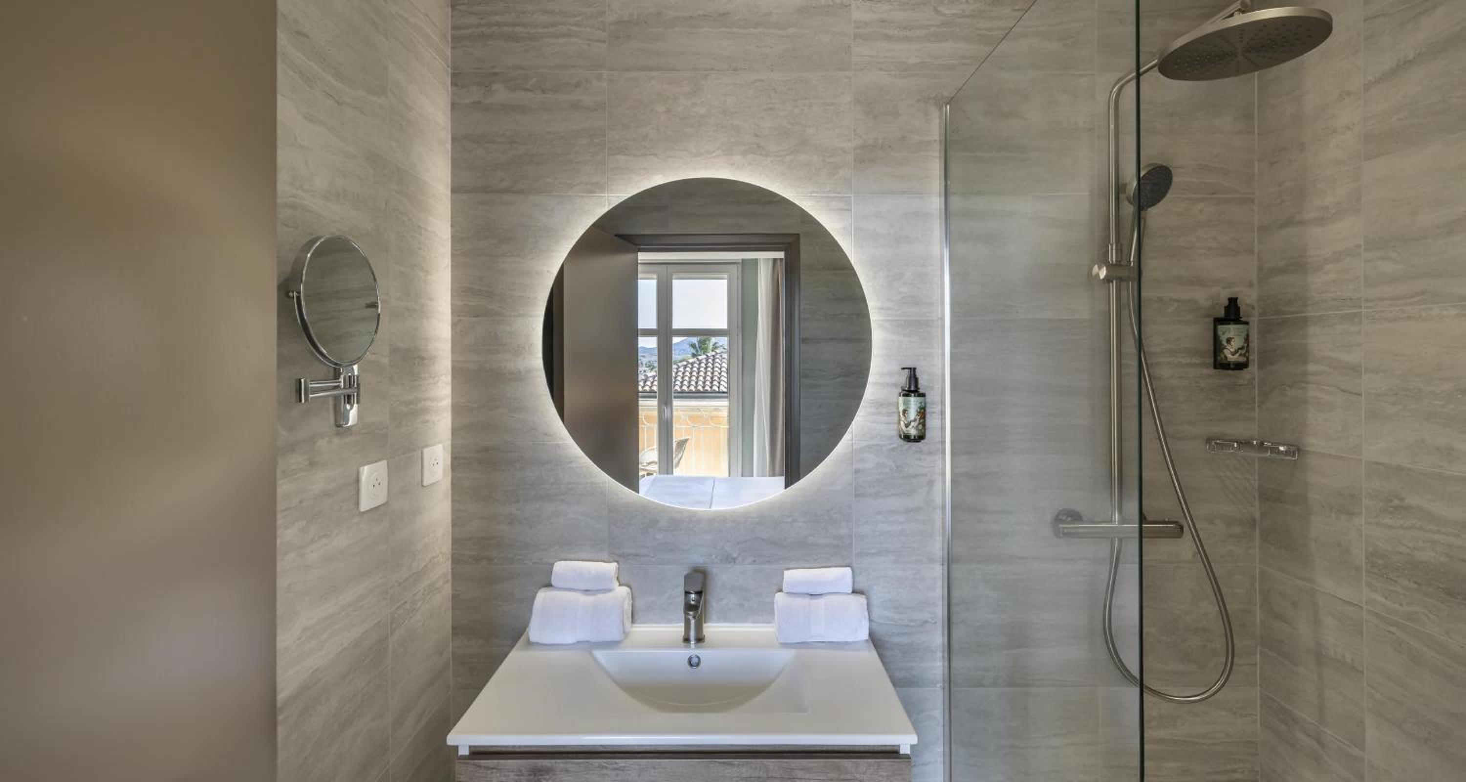 Standard King Room - Non-Smoking 