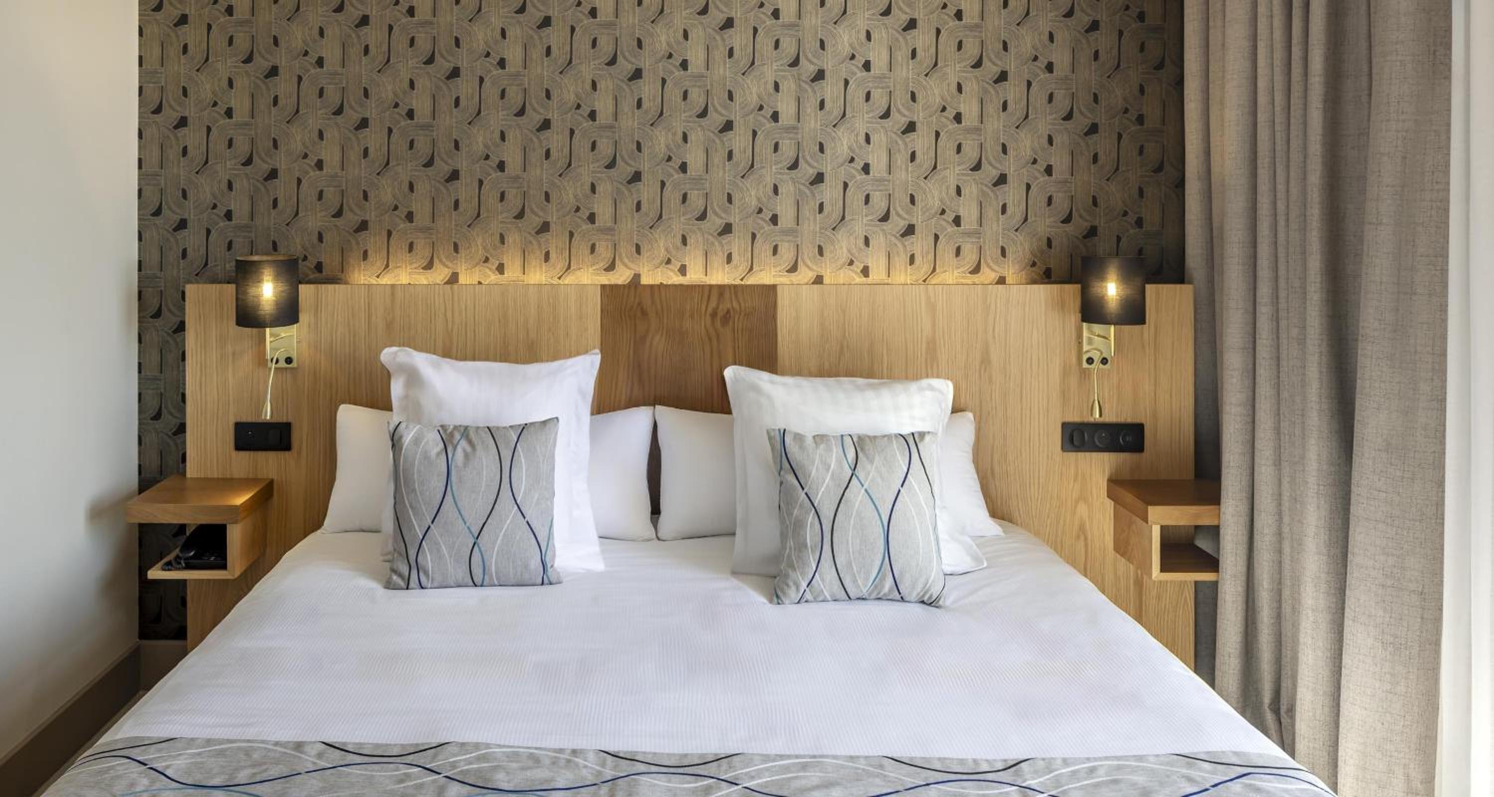 Standard King Room - Non-Smoking 