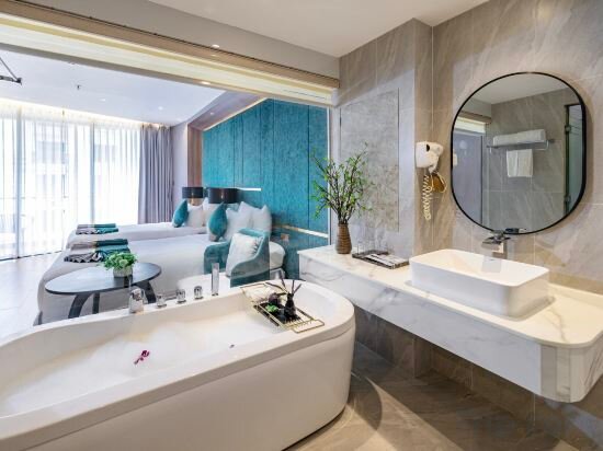 Premium Deluxe Twin Partial Sea View With Balcony