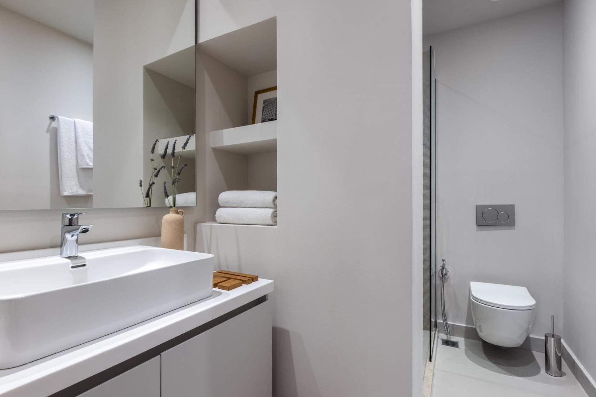Deluxe Room with Terrace City and Port View