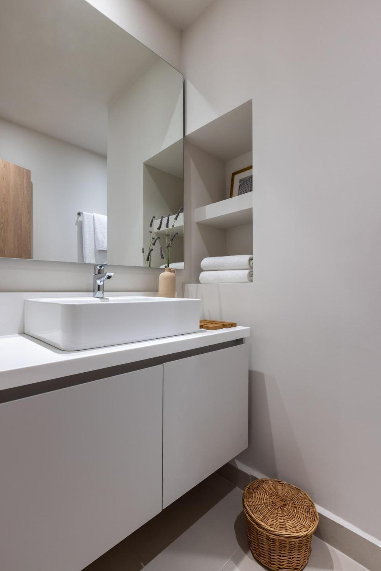 Deluxe Room with Terrace City and Port View