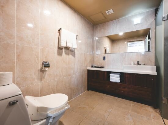 Deluxe Triple Room (City View) (Pets Not Allowed)