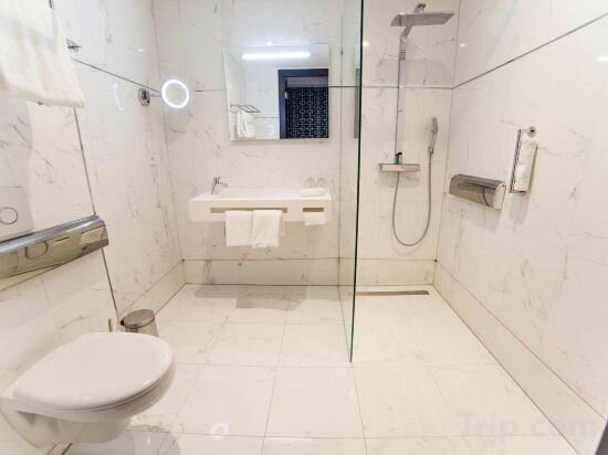 Superior Queen Room with Water View