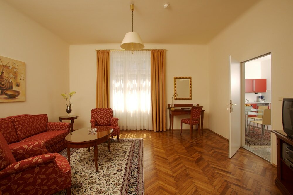 City Apartment, Annex Building