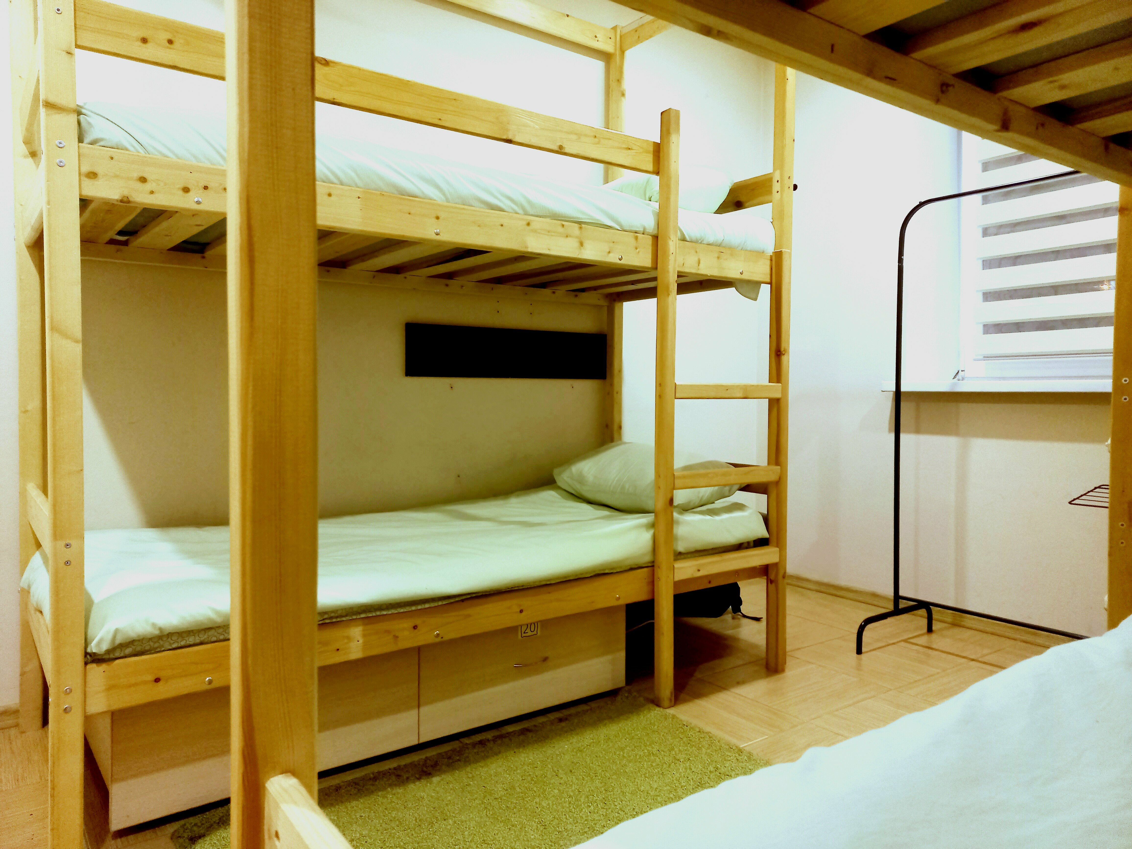 Кровать в общем 6-местном номере