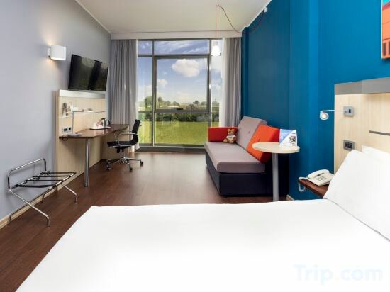 1 Double Standard Sofa Bed Smoking