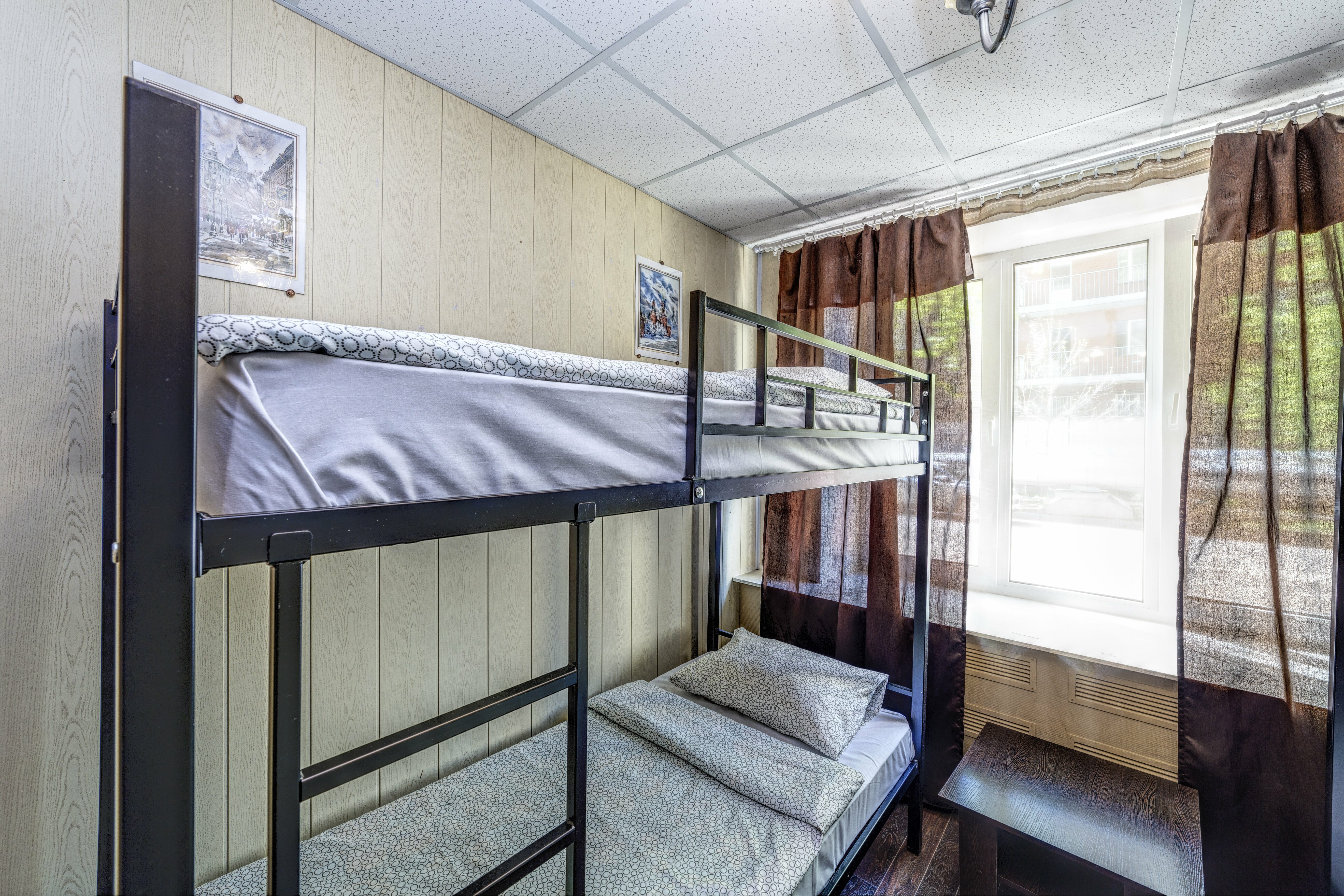 Четырехместный номер с общей ванной комнатой