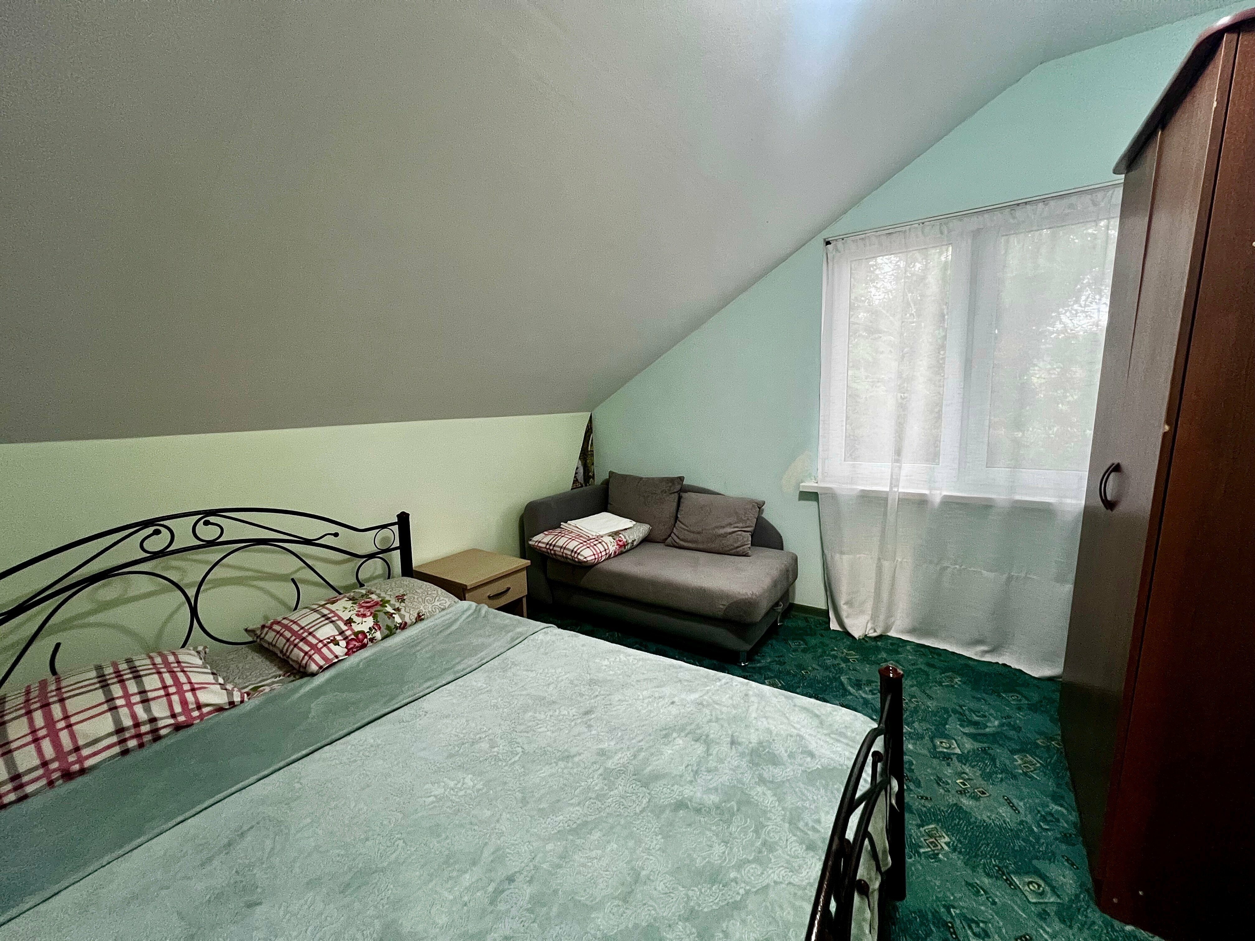 Двухкомнатный семейный номер с ванной комнатой