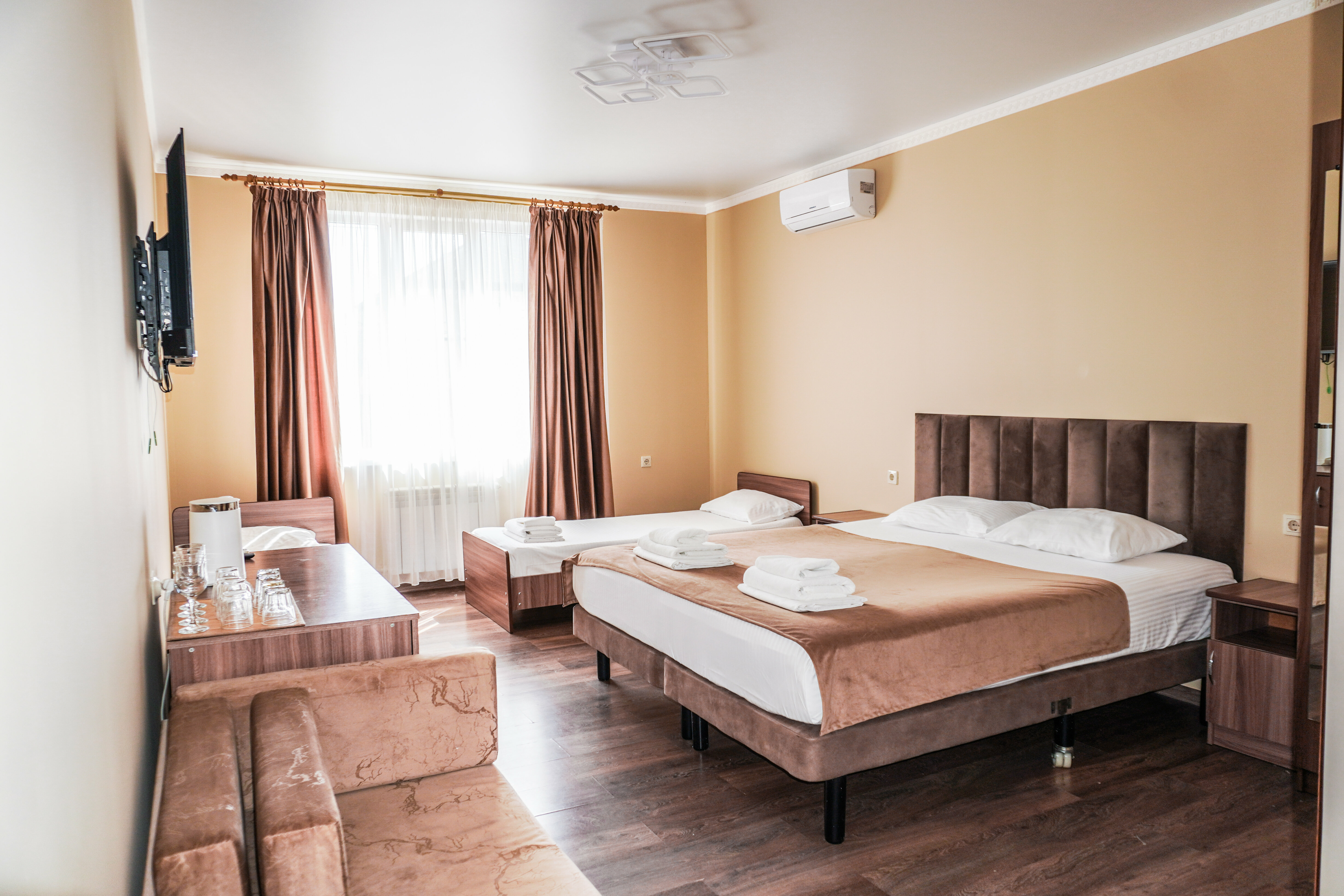 Cемейный номер с собственной ванной комнатой