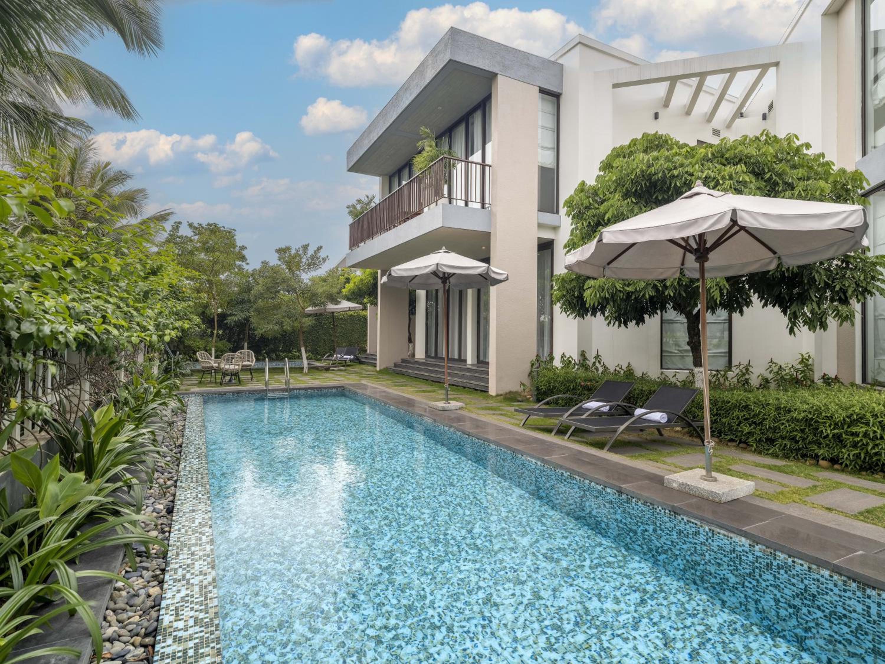 4 Bedrooms Oakwood Executive Villa 