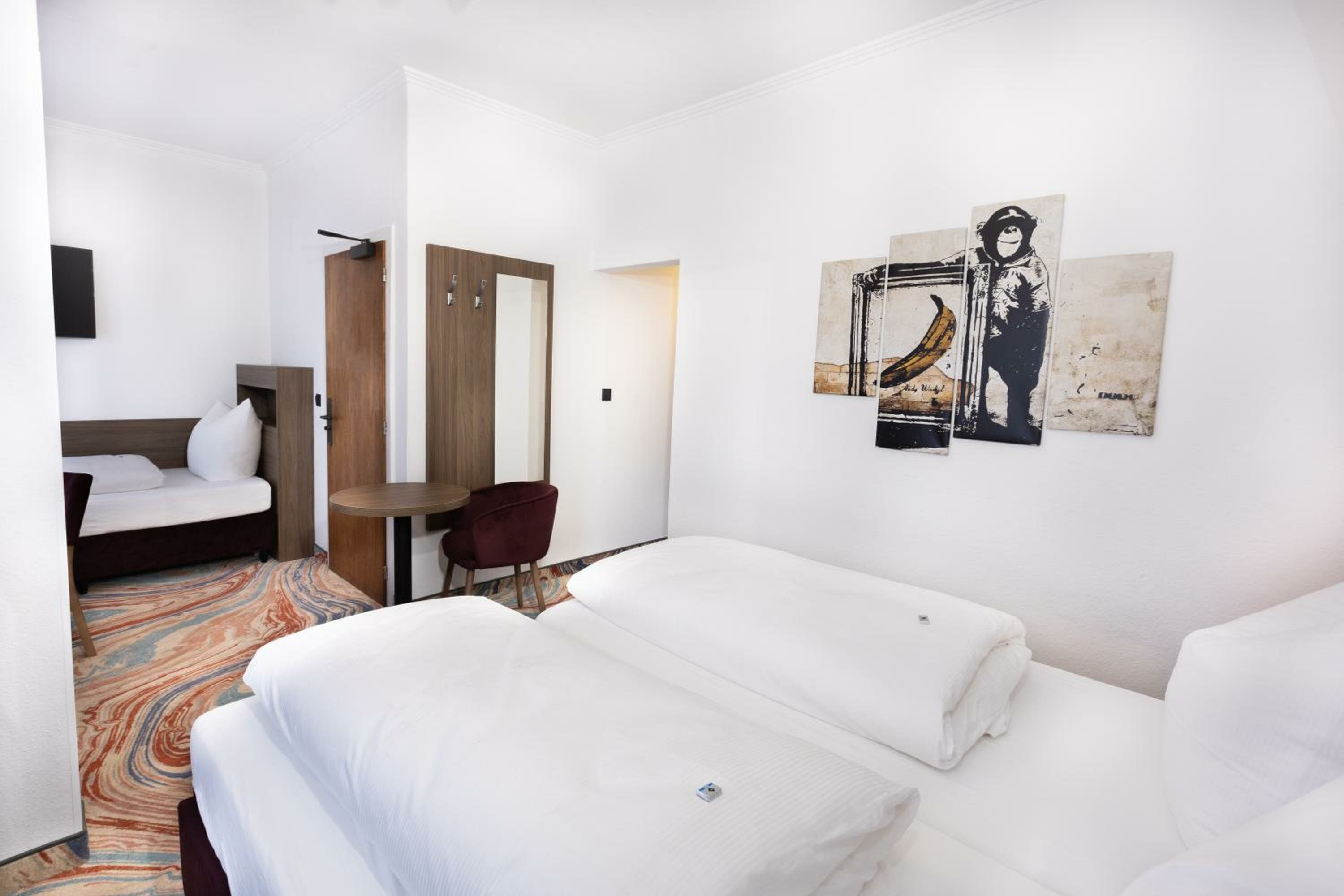 Family Room (3 Adults)