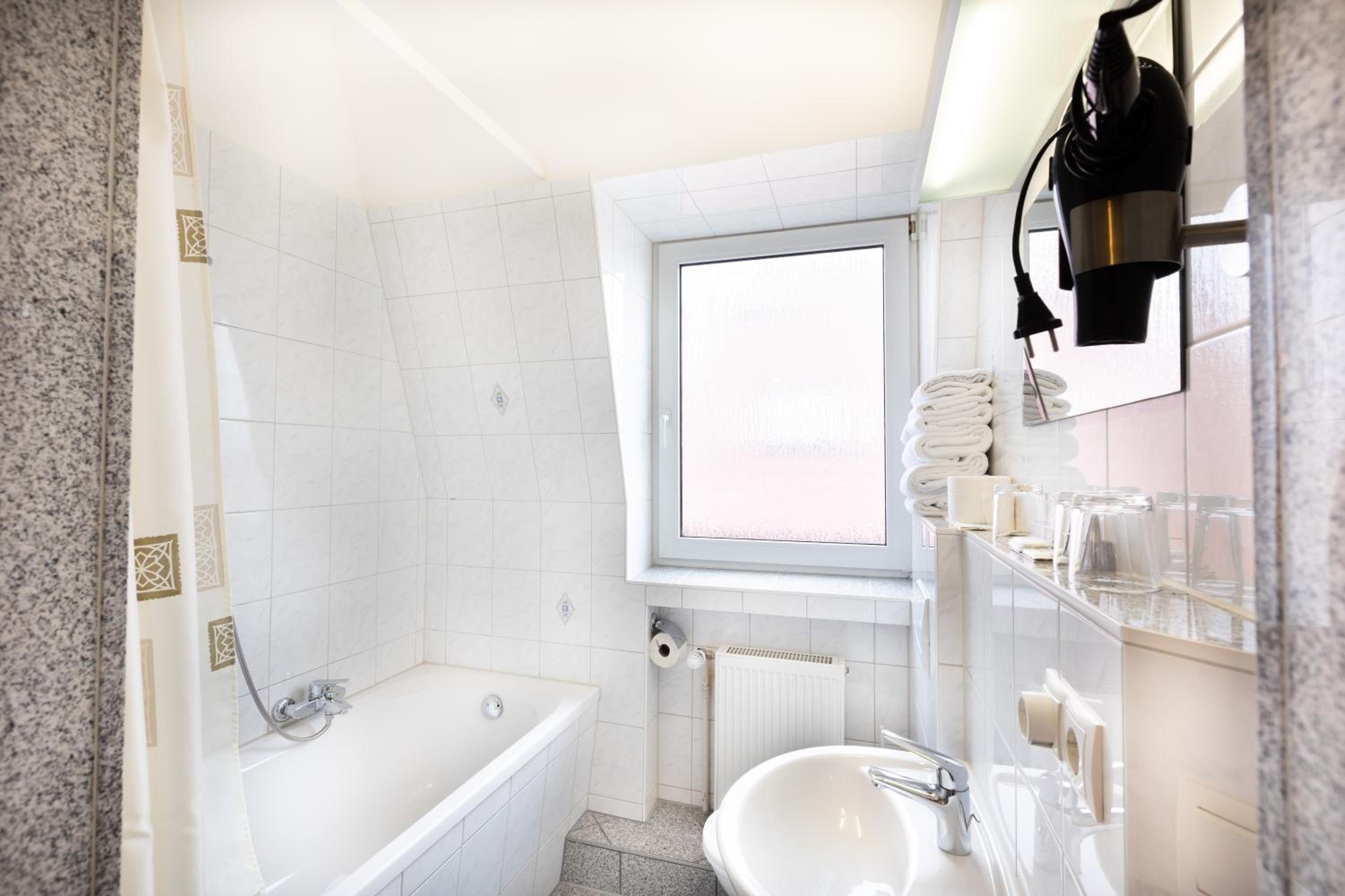 Family Room (3 Adults)