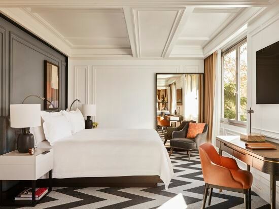 Grand Premier Castellana Room