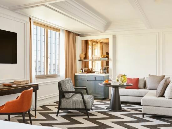 Grand Premier Room