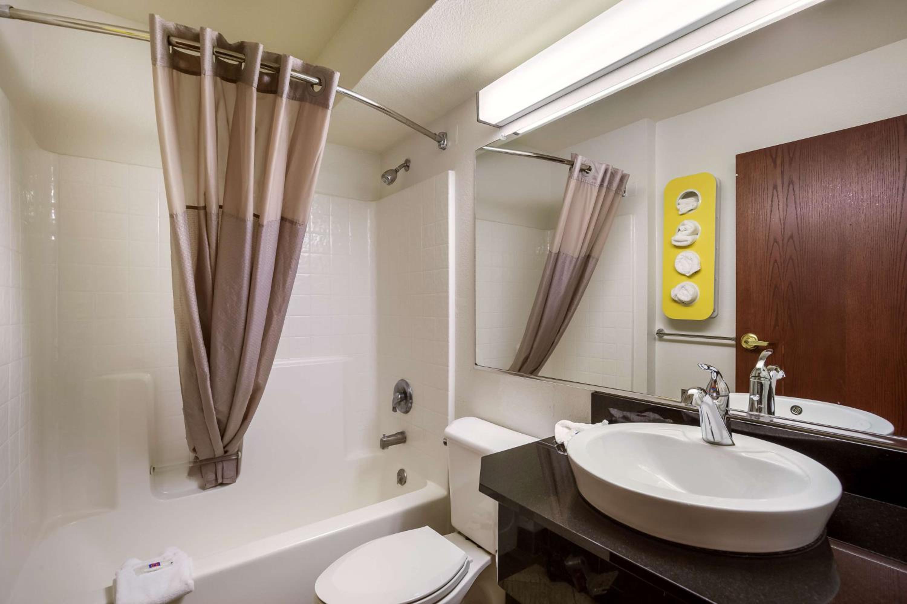 Deluxe King Room - Non-Smoking